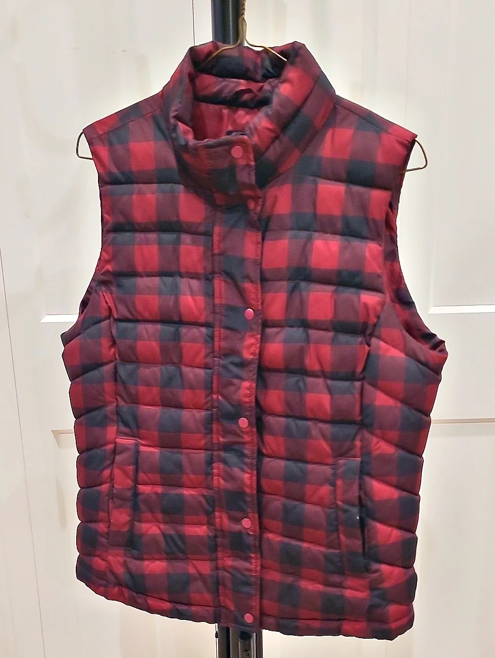 Gap Buffalo Check Puffer Vest Red & Black